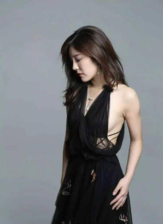 35岁赵奕欢再拍时尚写真:网友表示:女神也老了_作品_柳岩_身材