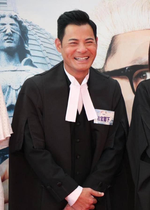 tvb小生黄智贤51岁终于担正男一号不嫌晚,曾为做演员放弃做警员_发展