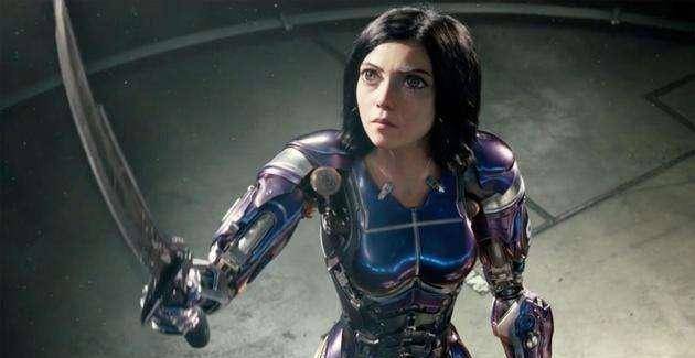 阿丽塔的脸部表情来自这位大美女,真人如此美丽,眼睛也很大!