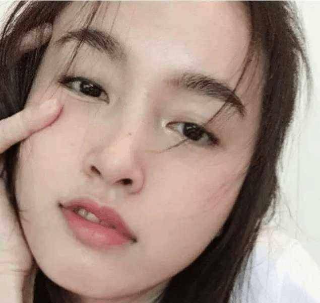 poy宝儿晒素颜搞怪照,俏皮风情,新片遭除名与张家辉共进退_扫毒