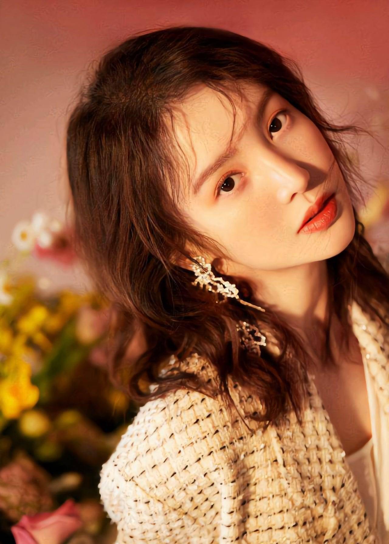 老规矩,还是要给大家来一段金晨女神的简介.