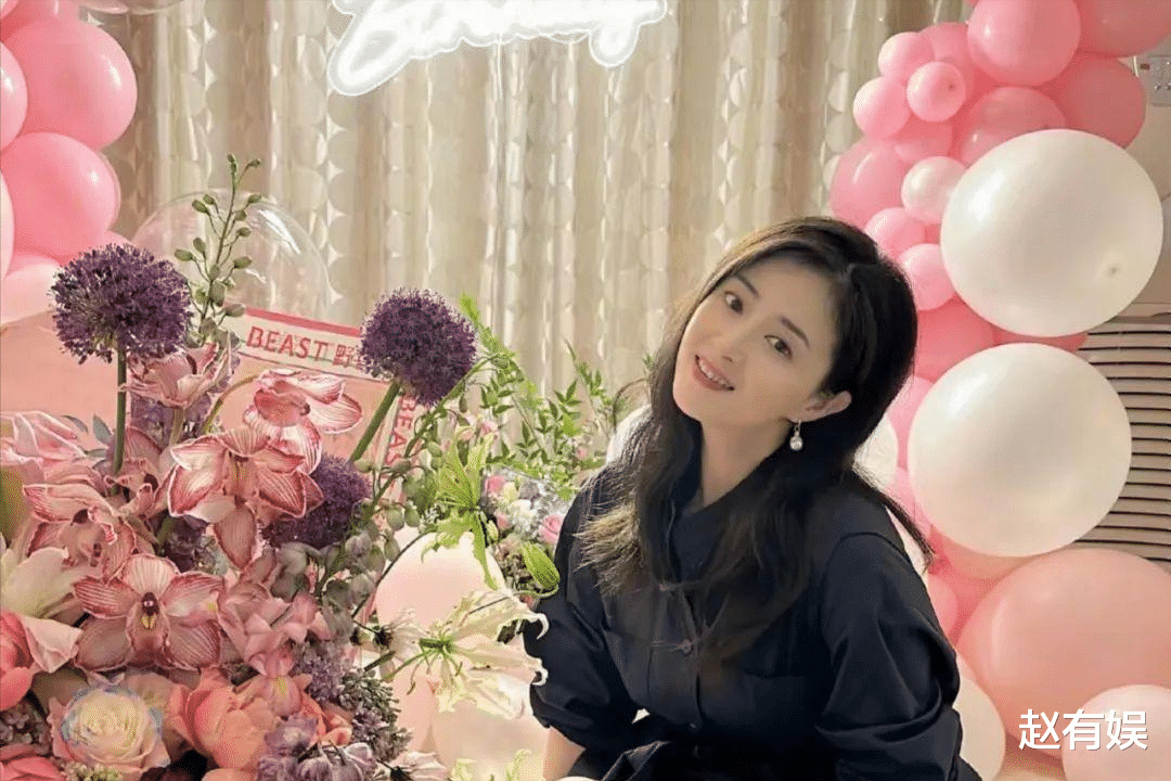 蒋欣庆晒美照庆40岁生日,双眼凹陷双腿纤细,瘦成"纸片人"_乔欣_作品