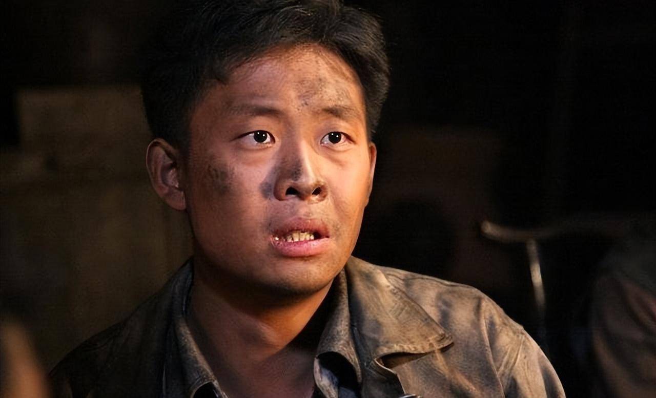 而那一年,张译在康宏伟执导的电视剧《民工》中饰演男三号.