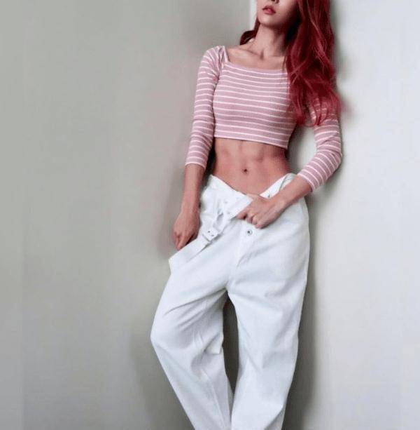 tvb小花晒6块"腹肌照",张振朗狠踩:好核突!_简淑儿_演技_角色