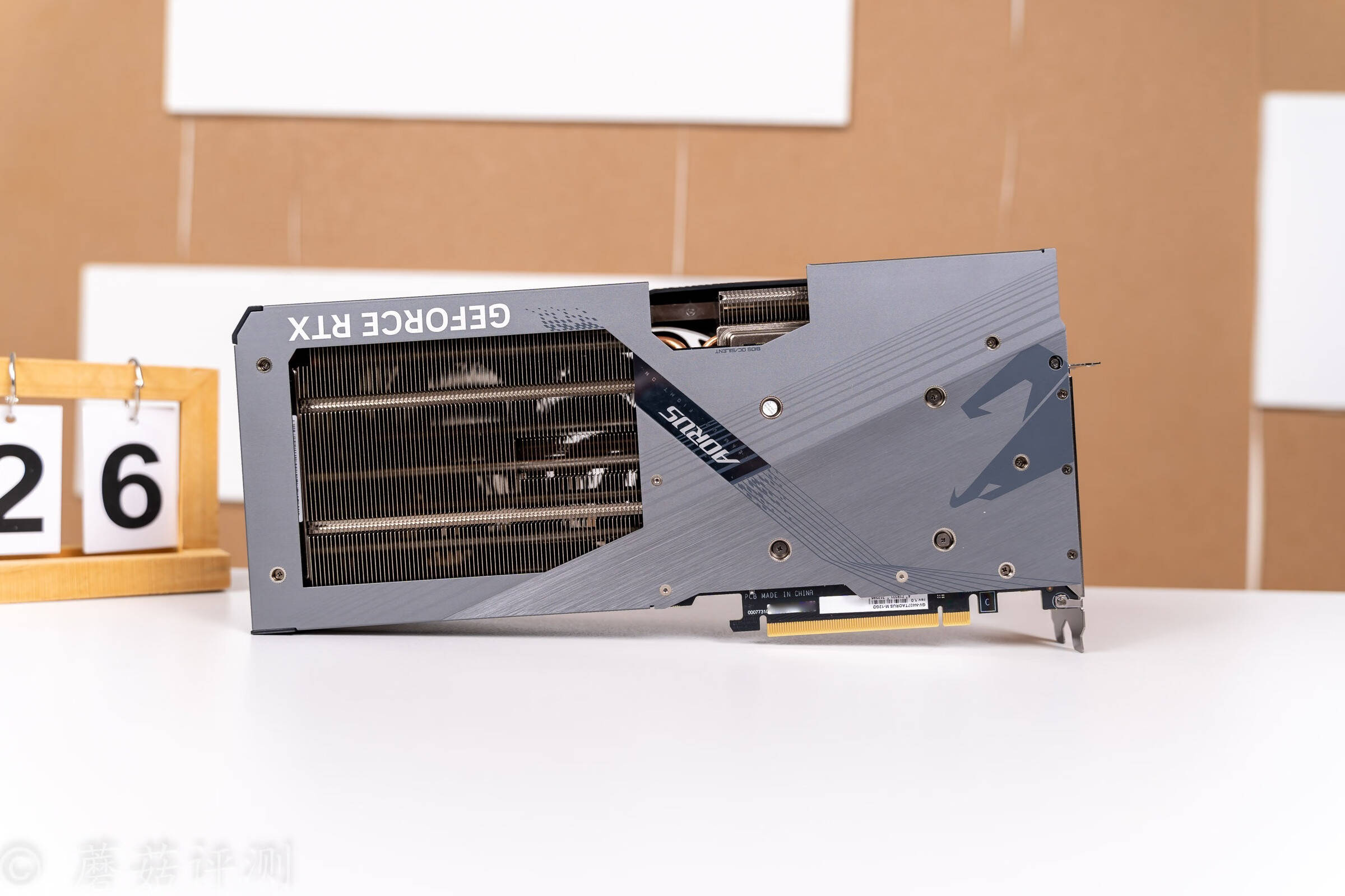 技嘉超级雕rtx4070ti master显卡 评测_金属标_风扇_设计