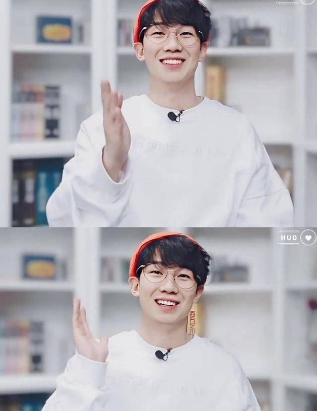 与陈坤在台下互砸耳机时,正在台上放声高歌的男性艺人正是白举纲,所以