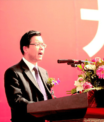 陕西丹凤人,1988年7月参加工作,曾任山阳县县长,柞水县委书记,2021年2