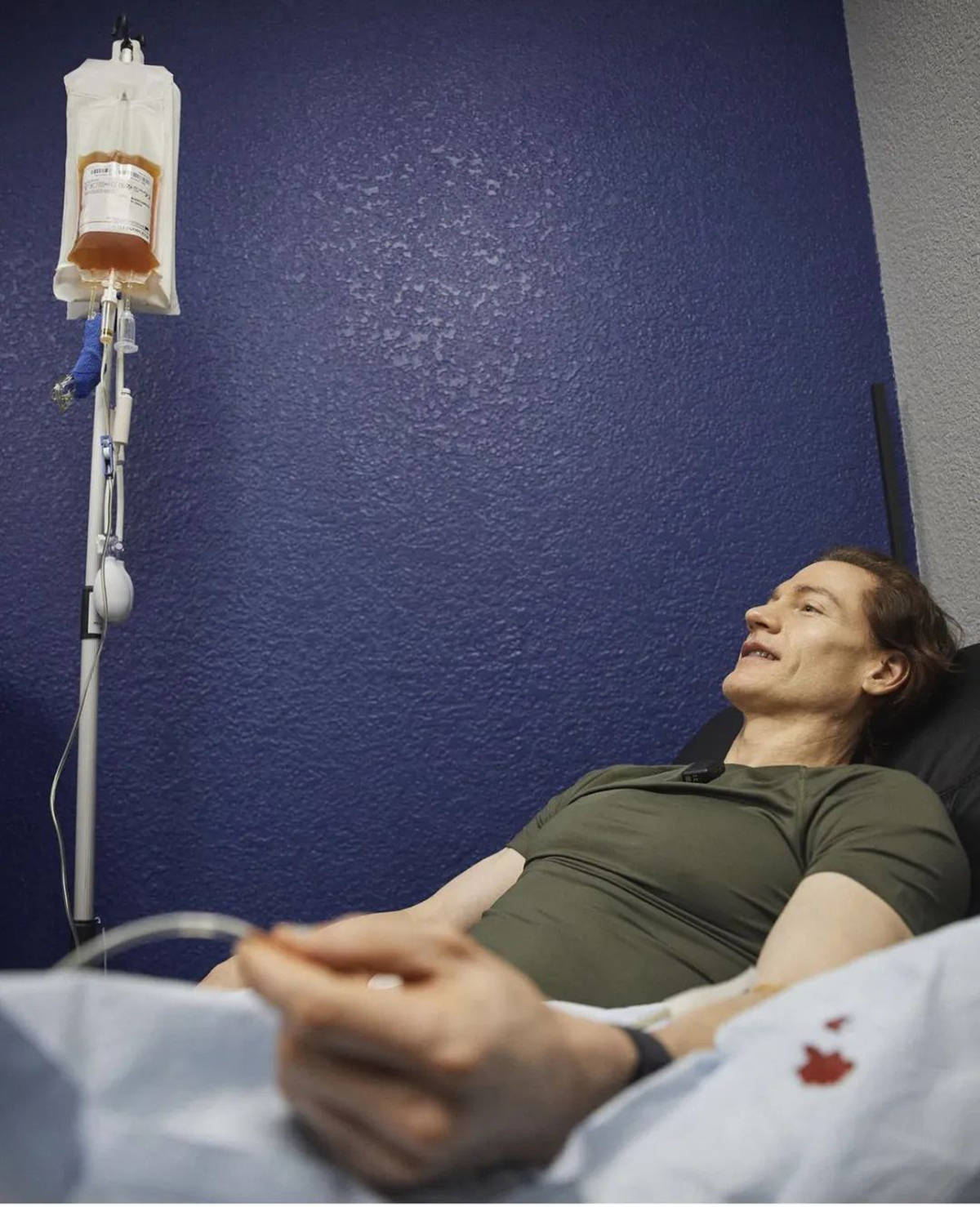 换血疗法的信仰,但对此,我们需要进行一定的科学分析,来看看这种疗法