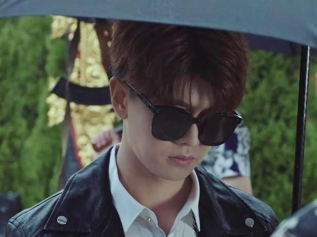 从感性的角度来说,刘远文活下来了,荣钰**后收到的短信,未知号码显示