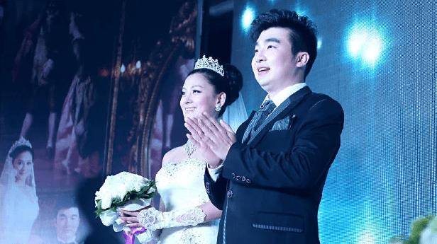 何雯娜点赞梁超"二婚"内容,网友为她抱不平,微博喊话_婚礼_韩庚_消息