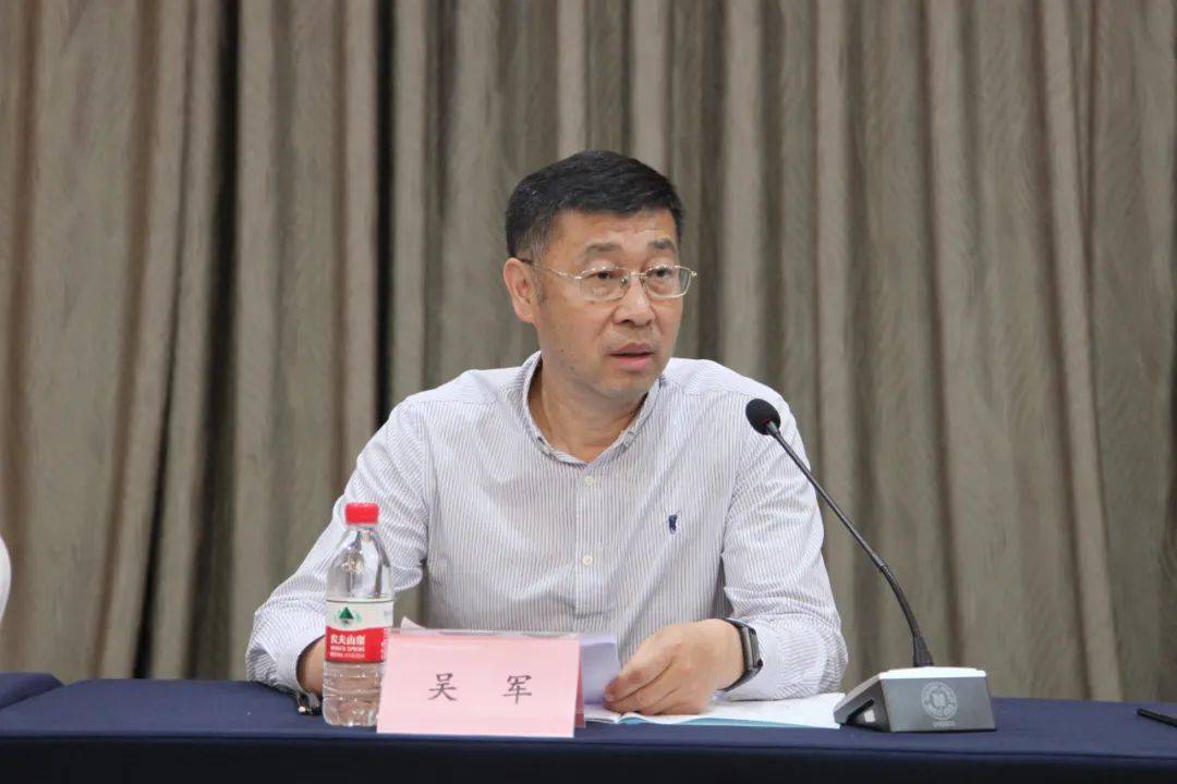 会上,民进沈阳市委会组织部部长刘春虹向大会报告了民进沈阳市第十五