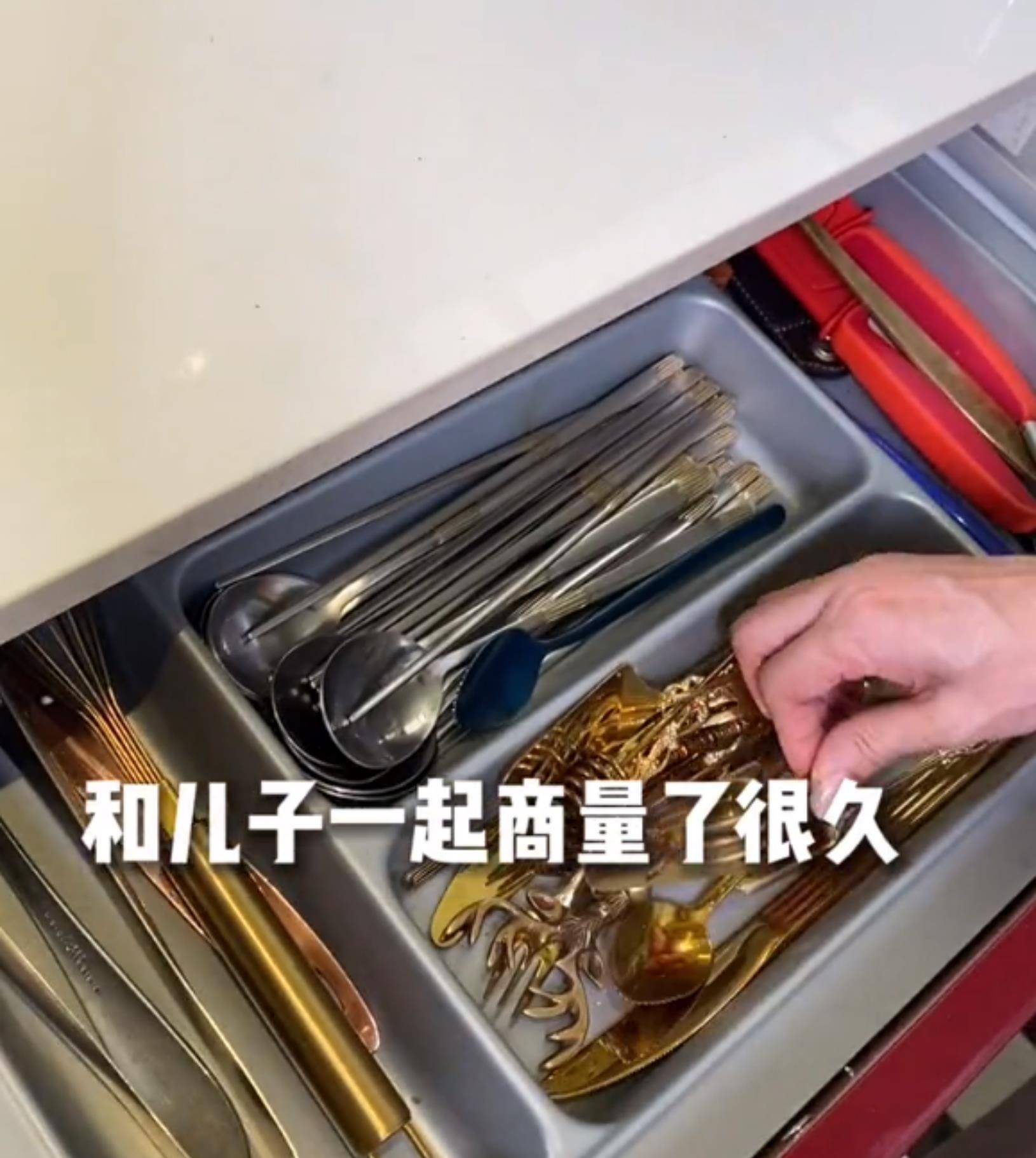 徐石萍,33岁放弃100万净身出户,单身30年活成18岁公主_阿姨_工作_前夫