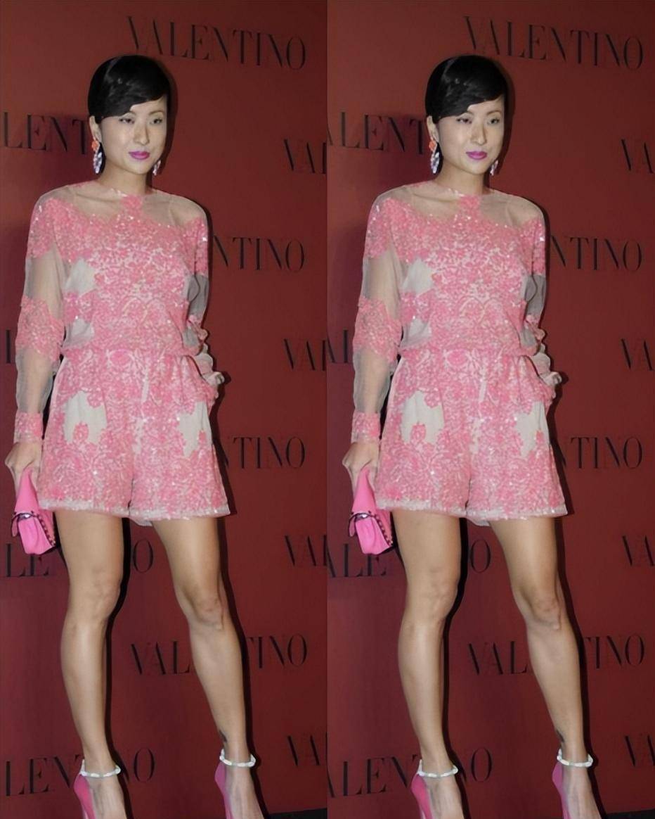 抹点芭比粉gogirl,厚厚的粉底也挡不住皮肤黑黄的_徐濠萦_粉色_线条