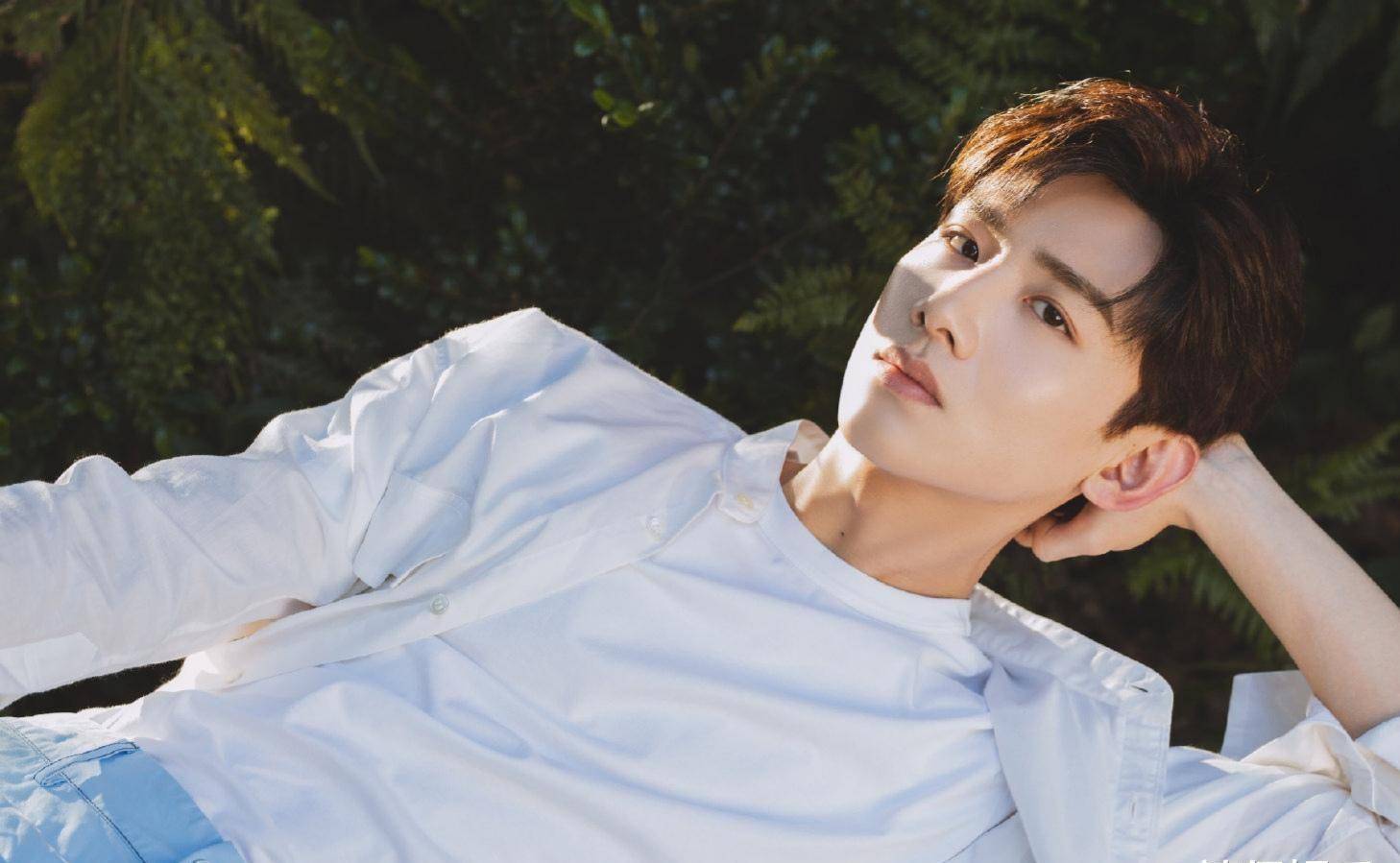 白敬亭录制《最强大脑》,椅子变木箱,原因出自腿_节目_时候_桌子