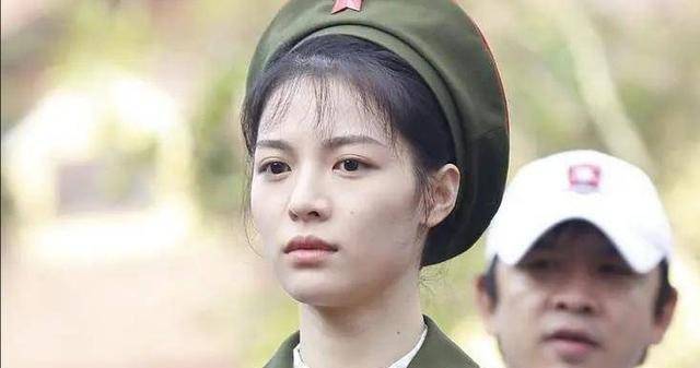 被冯小刚捧红,因"李现前女友"登热搜,这位"冯女郎"很温柔_钟楚曦_节目