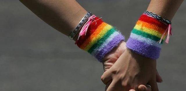 在性别认知上认为自己是女性,这几年在网络上流行起来的一个词"药娘"