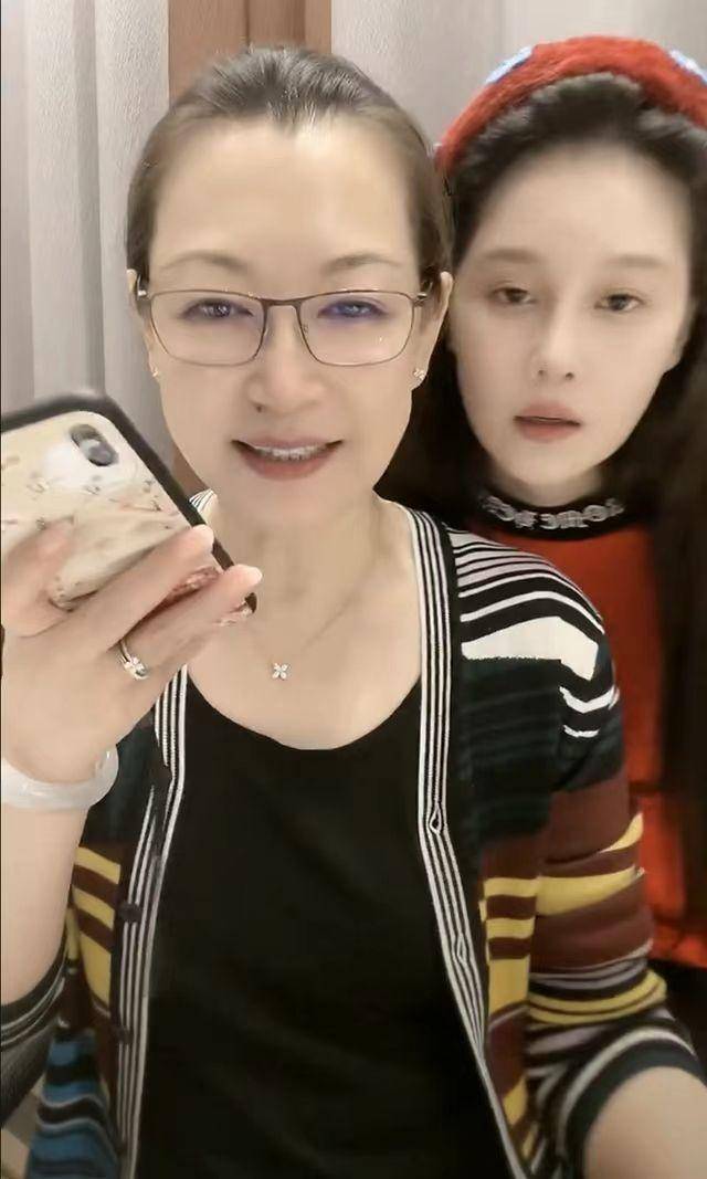 高调露富,背40万包出行,胖墩儿子陪伴女婿搬行李_造型_马丽娟_风格