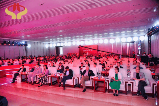 成都九九爱公益发展中心理事长王海丁受邀出席——第六届公益事业大典