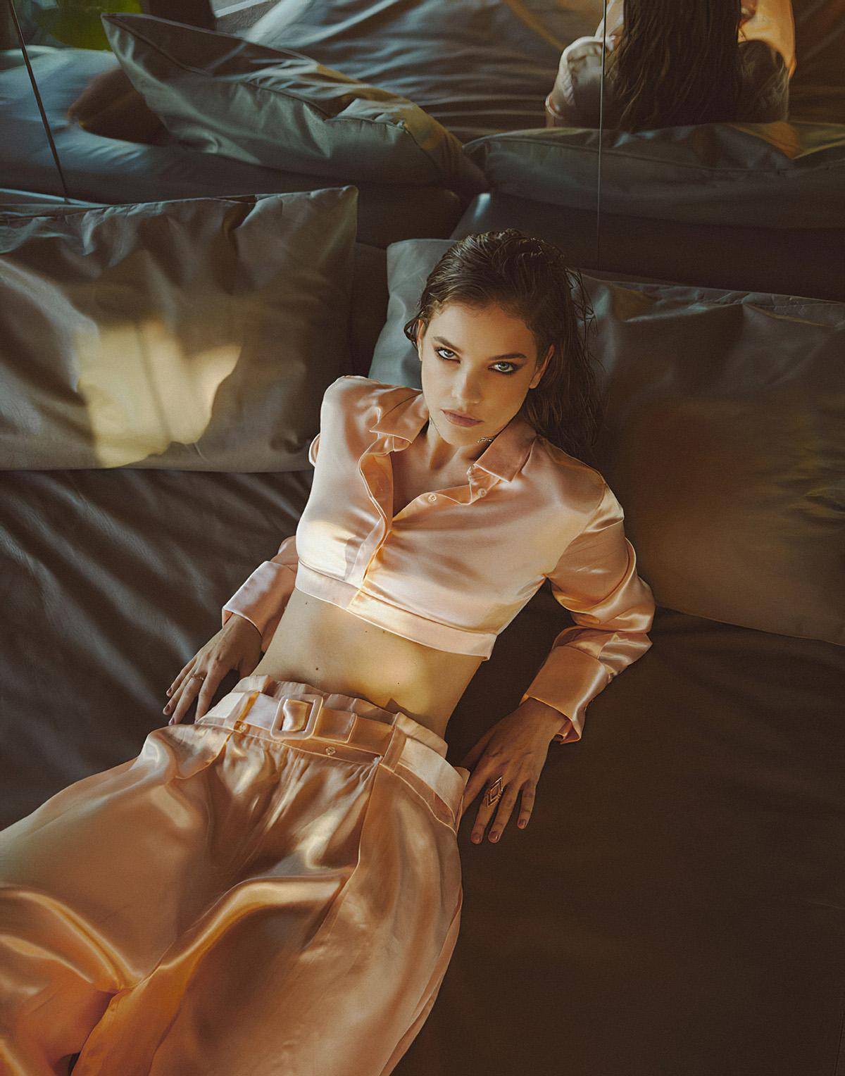 超模芭芭拉·帕尔文(barbarapalvin)为时尚杂志_封面_dior_故事