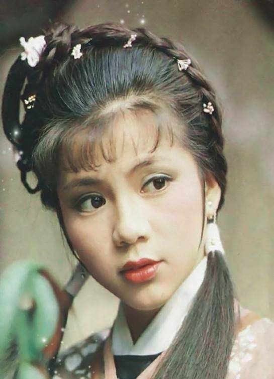 02黄蓉的扮演者:翁美玲直到去年3月份,黄日华的妻子梁洁华离去,他才