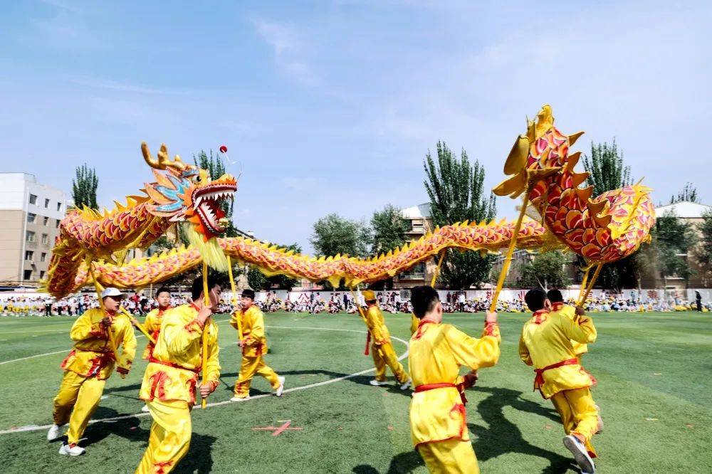 包头市包钢实验一小2023年庆"六一"暨体育课程节隆重开幕_昆区_方阵