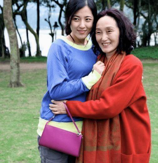 出道21年,45岁的曾黎还没大红大紫,无欲无求的背后是一事无成_李易祥