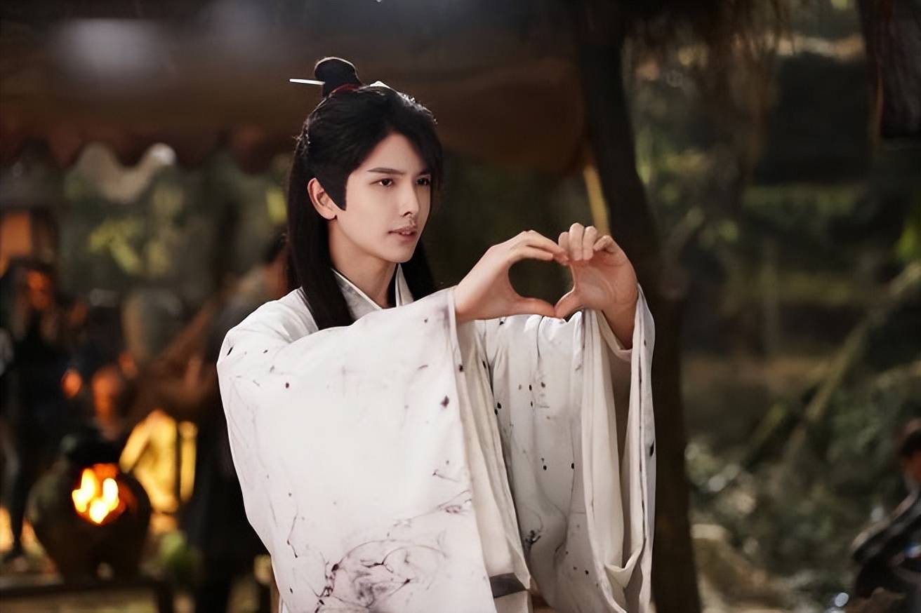 《护心》百晓生到死都没想到,爱上雁回会成为他生命的终结_感情_因为