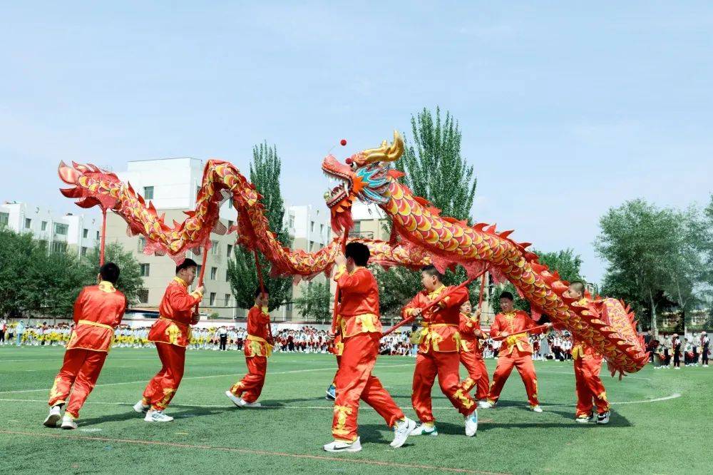 包头市包钢实验一小2023年庆"六一"暨体育课程节隆重开幕_昆区_方阵