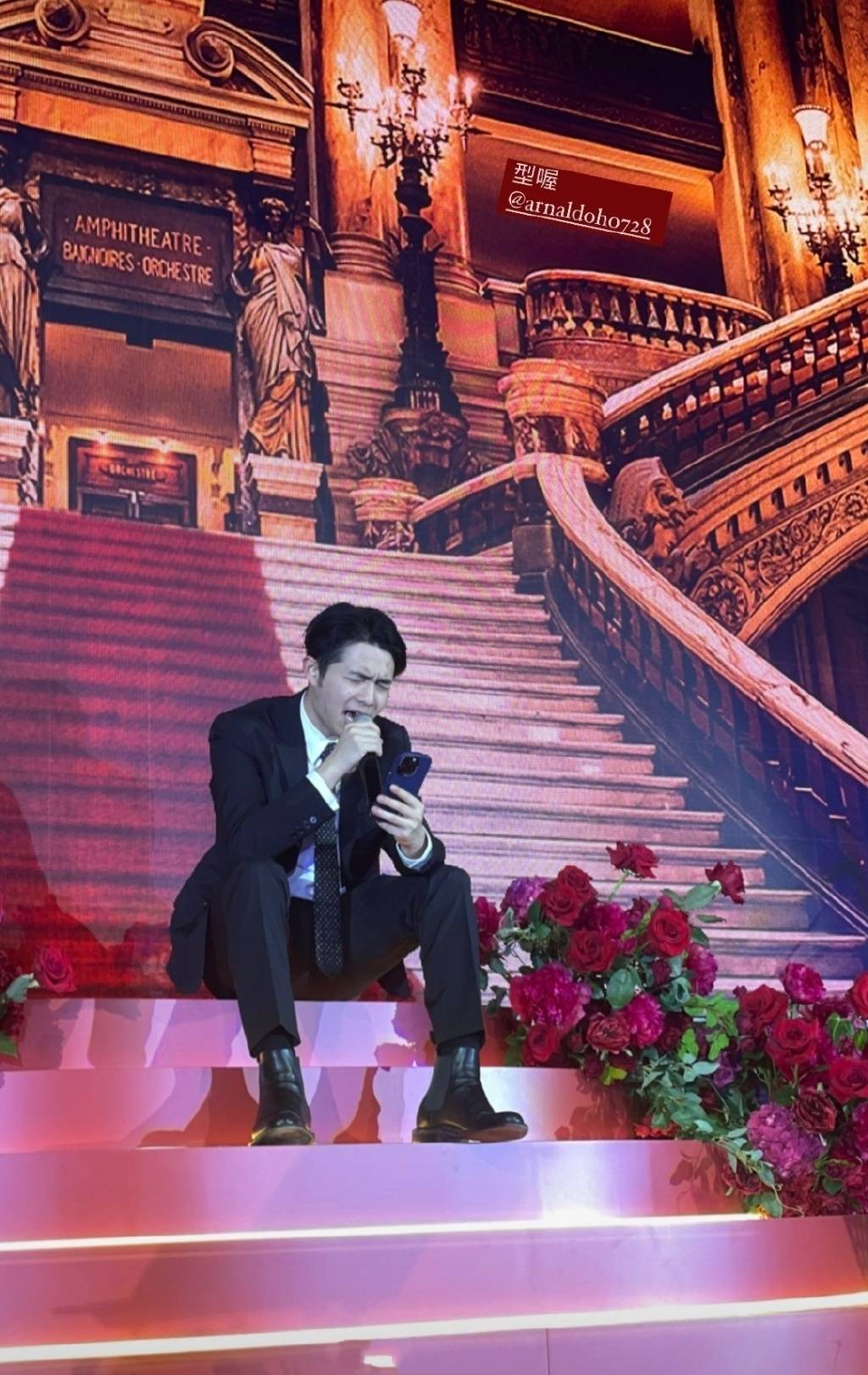 菊梓乔举办个人演唱会,何猷亨坐第一排观看,获tvb高层陪同_何猷君