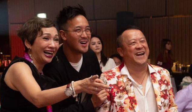 拍卖会上还有一位特殊的人物,她就是曾志伟"神隐"多年的妻子宋丽华