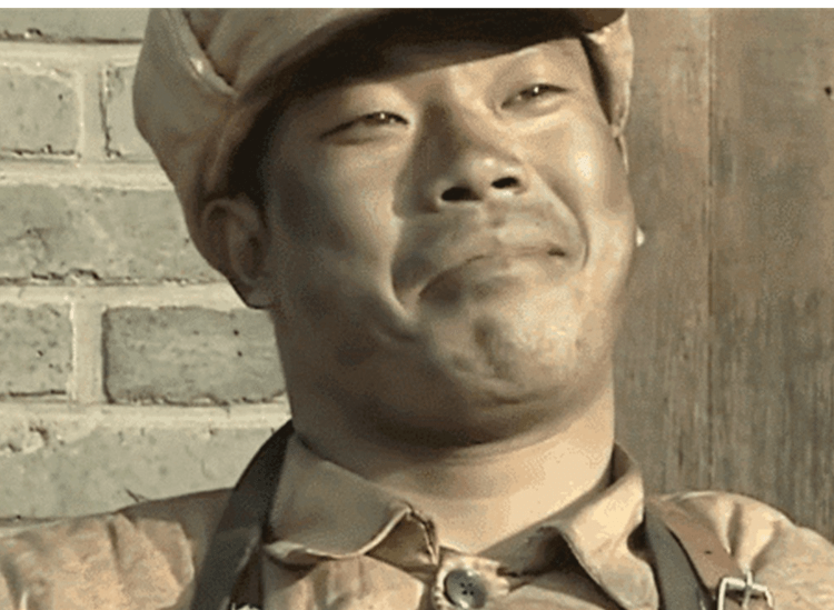 演员曹启峰,因为一个小角色,被人做成了表情包_那得瑟_什么_样子