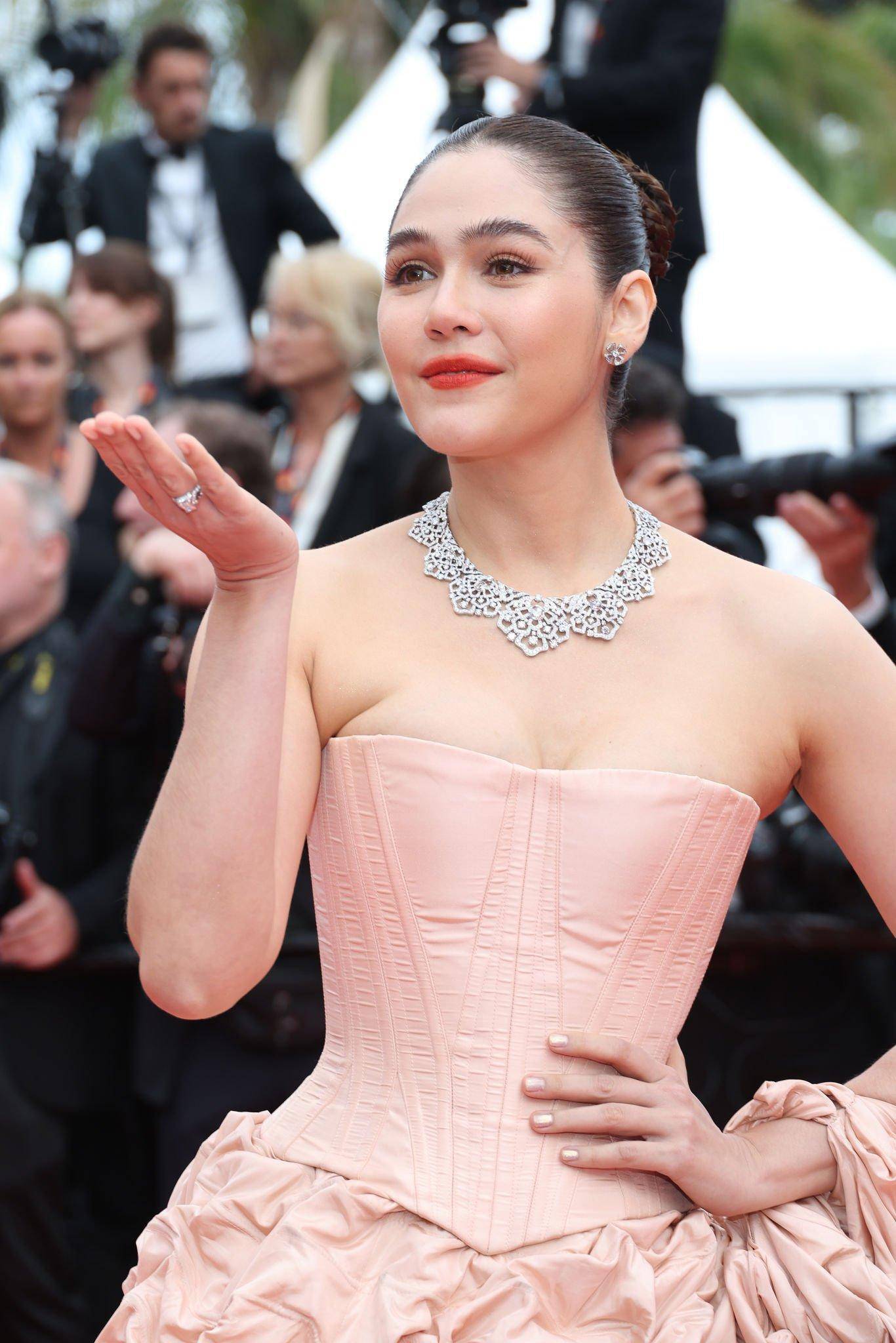 福特气质冷傲的顶级名模安嘉·鲁贝克来自国外的女星莉莉·克鲁格