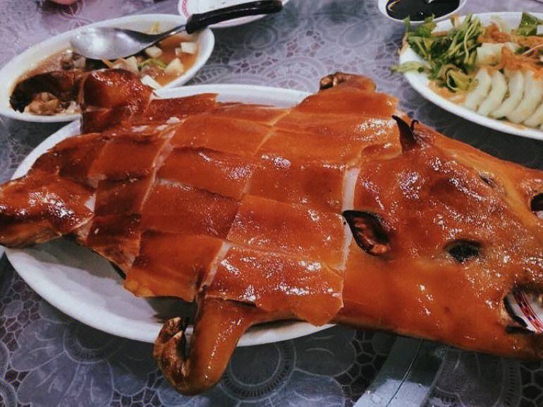 不少人认为烤乳猪是菲律宾饮食文化的象征,几乎等同于菲律宾的国菜