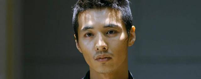 铛铛铛,板寸头男神的鼻祖来了,韩国偶像元祖元彬一出马,估计就没别人