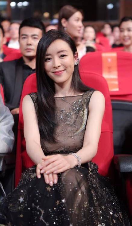 张静初只和导演有关系,被"太太们"联合封?这个女人路子狠!