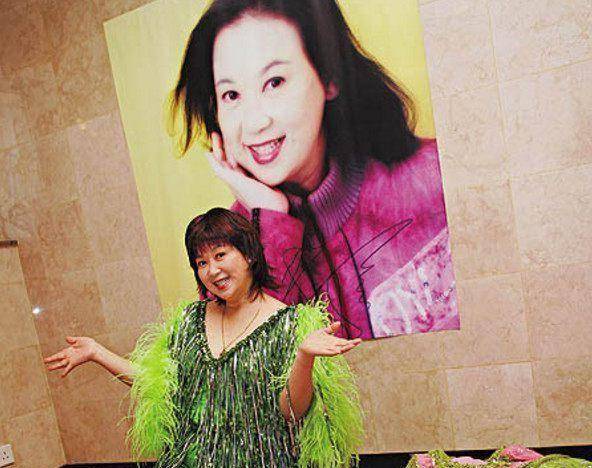 周星驰的"御用老妈",为爱情嫁给司机_朱咪咪_香港_徐小凤