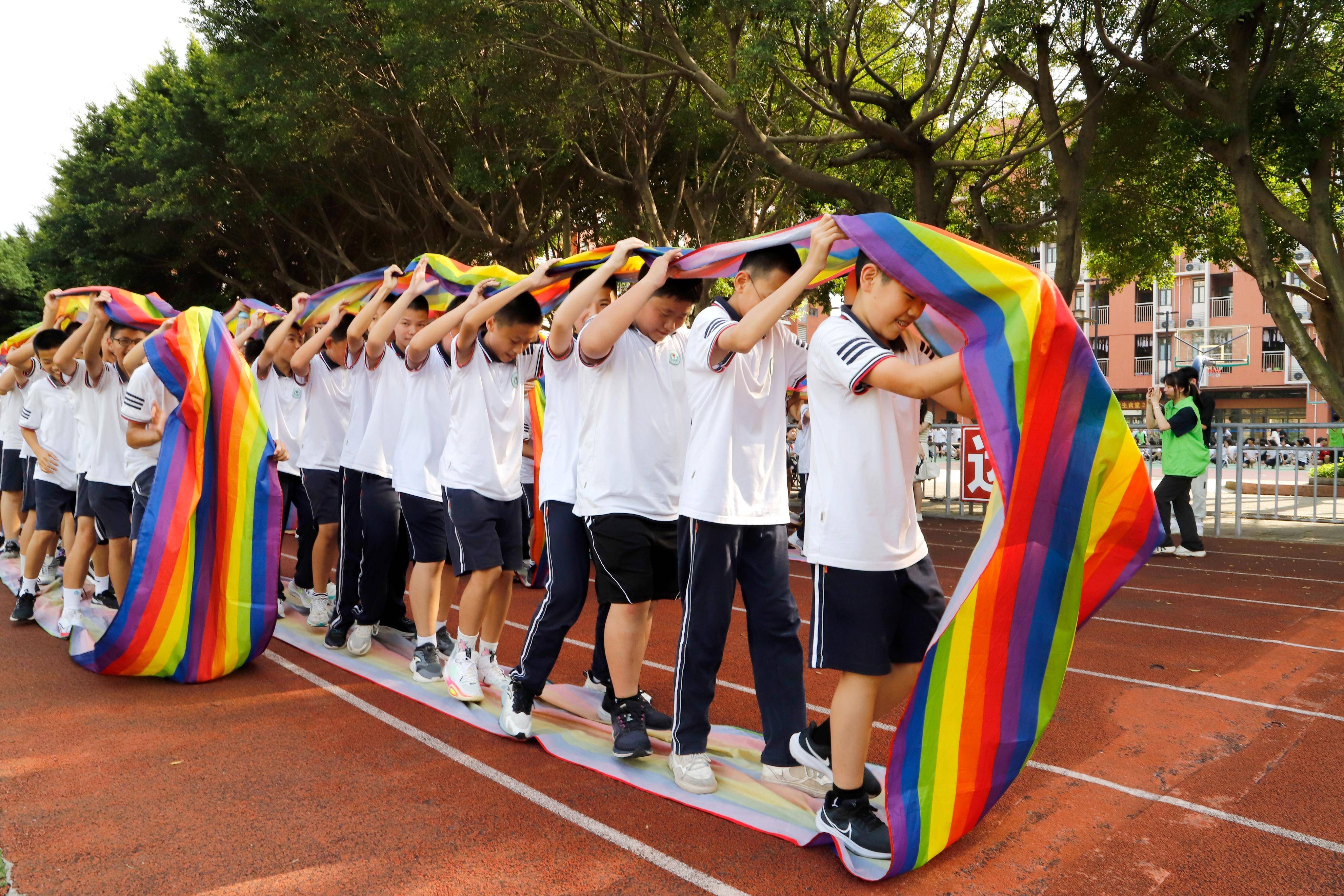 石碣中学举行心理专场团队拓展活动