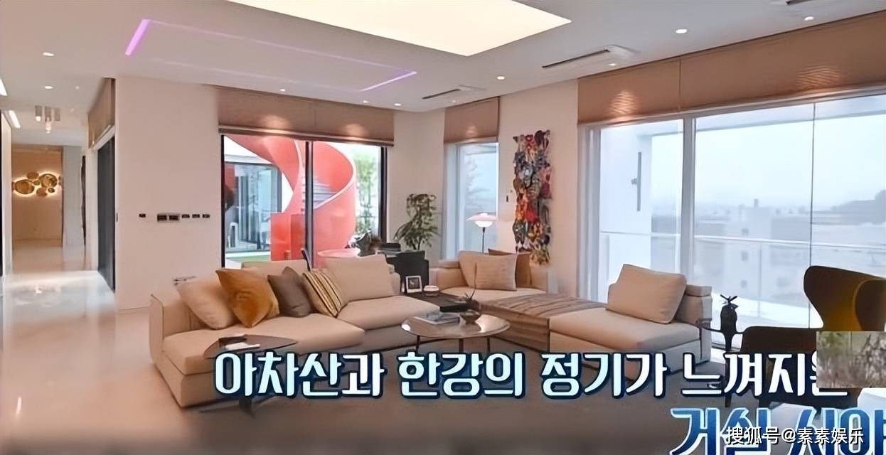 从韩媒此前拍摄到的画面来看,孙艺珍与玄彬的豪宅在整个地段来讲相当