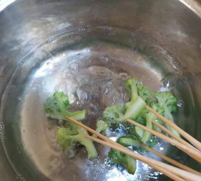 原创            钵钵鸡，配上现炸的西瓜汁和啤酒美美哒！（钵钵鸡的调料汁怎样做）