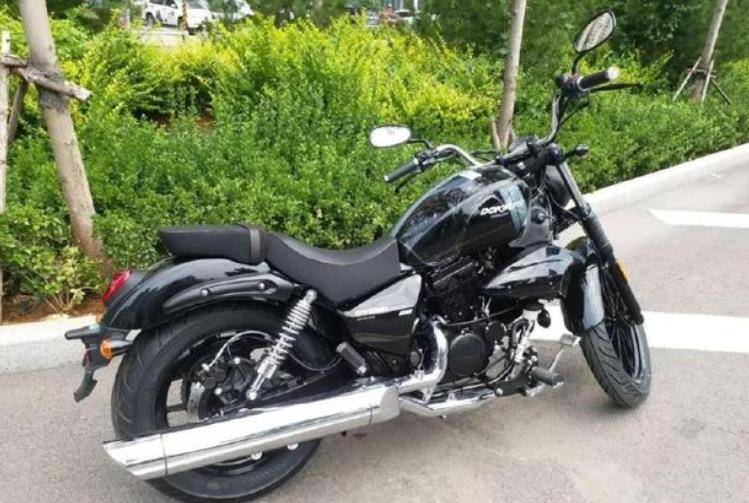 国产中量级美式巡航车,外观美式风格强,配v缸发动机,售2.