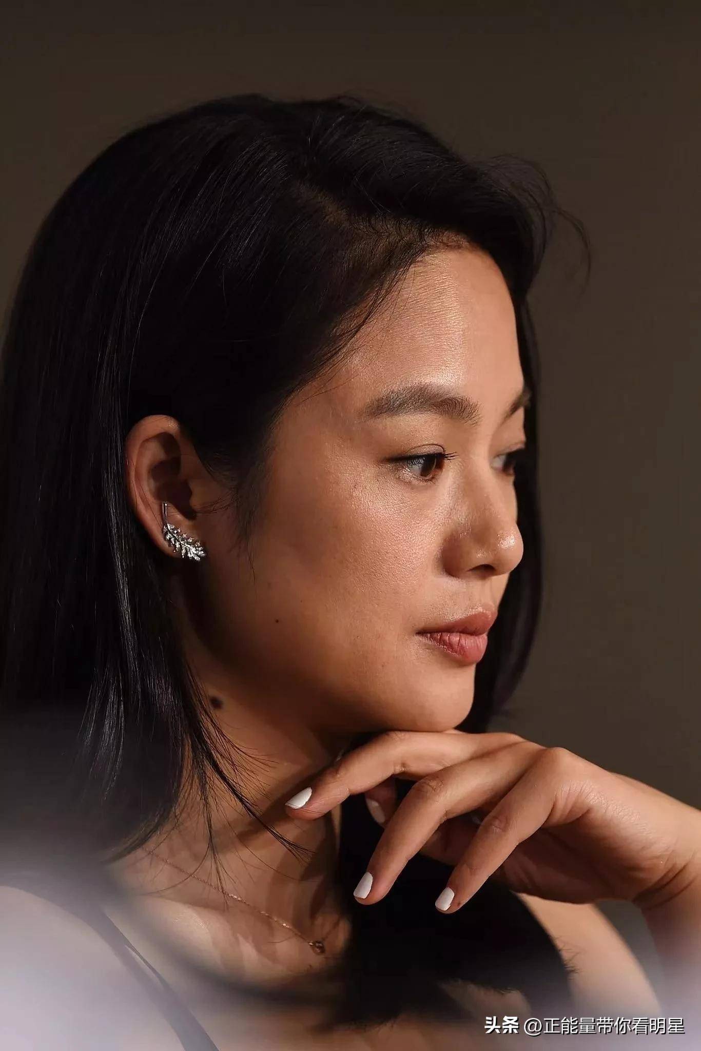 周韵身材性感傲人,导演姜文眼光真毒啊_娱乐_明星_文章