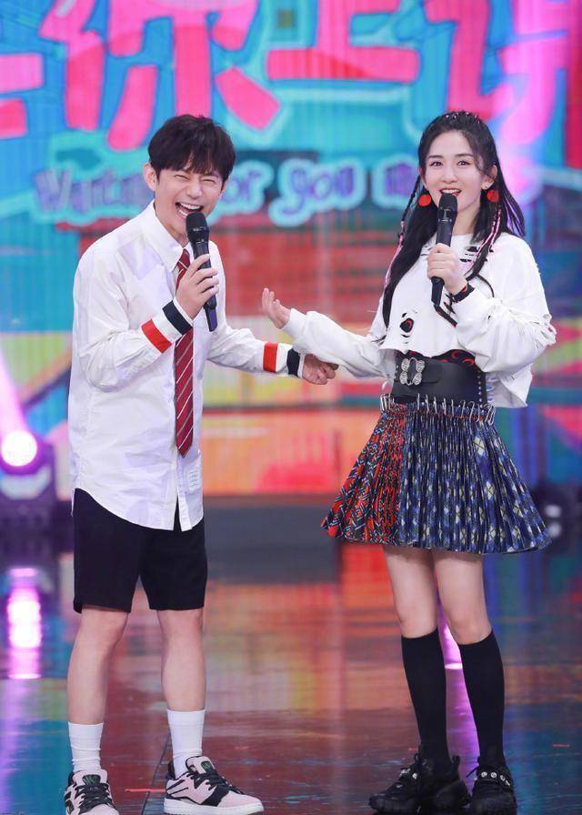 从演员到主持人,没有了《快乐大本营》,谢娜何去何从?_何炅_节目_身份