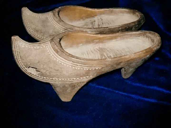 在1956年,发现的明代皇后墓穴中,考古人员惊讶地发现,墓穴中居然还