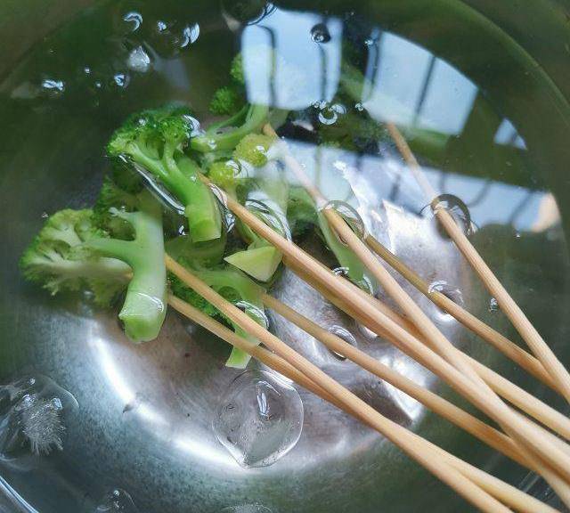 原创            钵钵鸡，配上现炸的西瓜汁和啤酒美美哒！（钵钵鸡的调料汁怎样做）