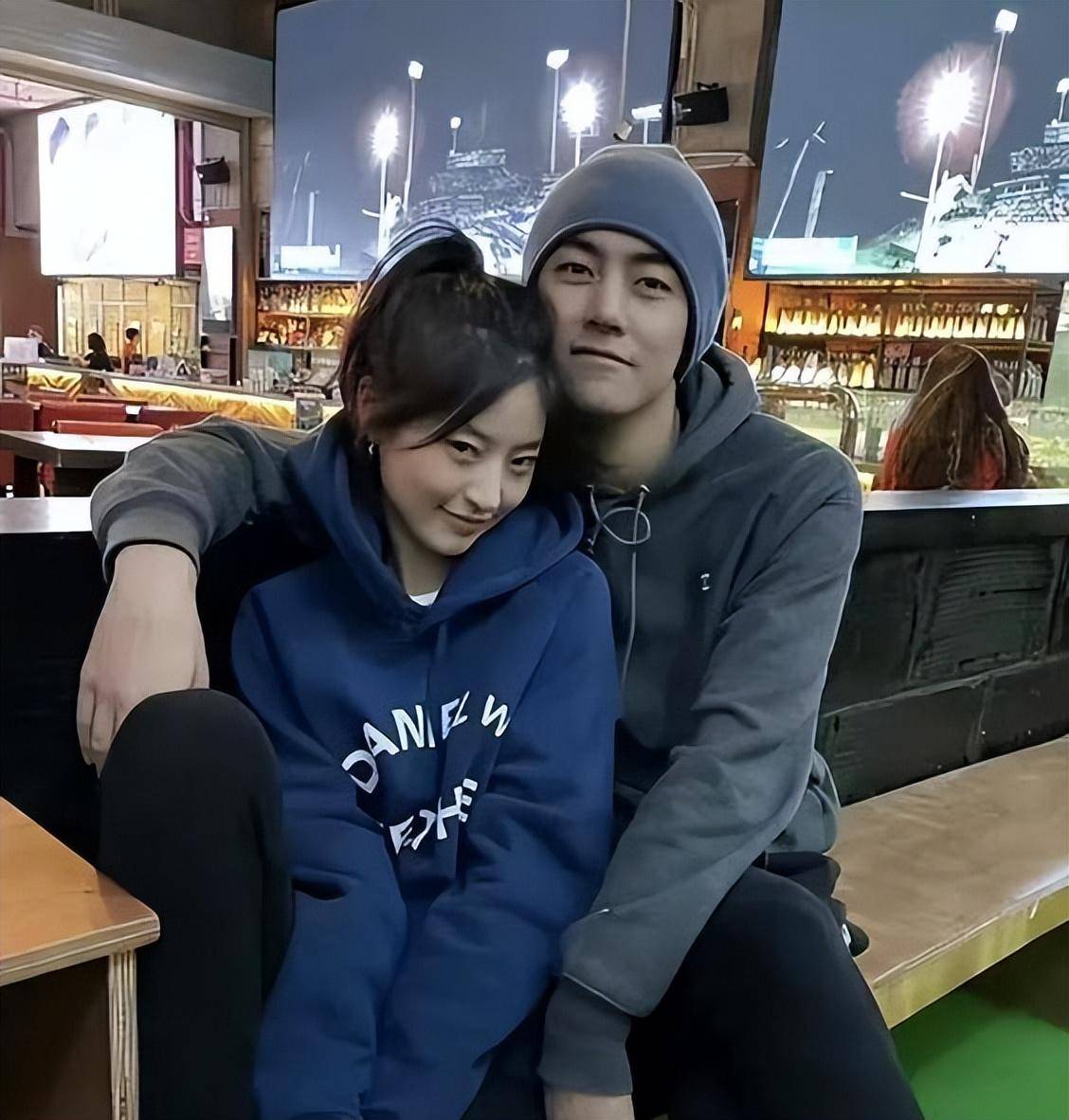 阚清子被男友求婚,婚戒又大又昂贵,前男友纪凌尘还在当伴郎中_恋情