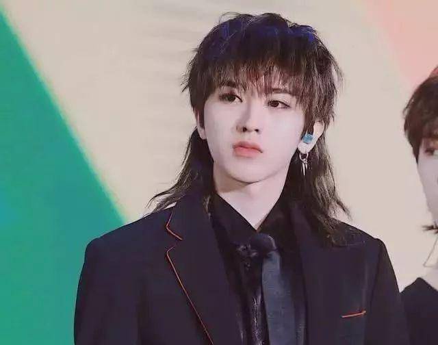 若说起拥有狼尾头的男星的话,小编首先想到的就是