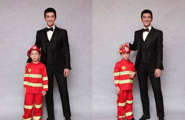 看杜江工作室晒出的杜江和儿子的合照,杜江这一身黑色的西服套装高大