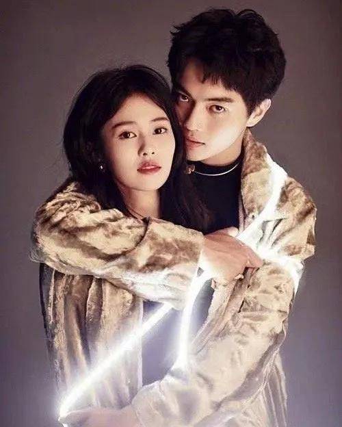 为什么许凯老跟自家公司女艺人谈恋爱,开年会不尴尬吗_白鹿_于正签