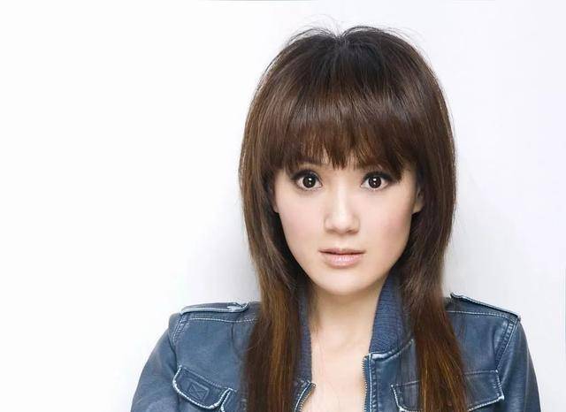 当娱乐圈撞上"酒桌文化":有人自甘堕落,有人坚守底线_黄雨欣_大佬