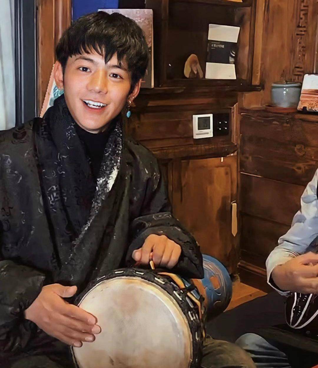 微博,豆瓣力挺丁真,怒斥不理解者"直男",辣眼"被